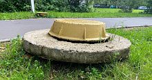 Опасный колодец рядом с детской площадкой 