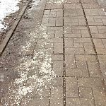 Только выпал снег, а под ногами уже звучит хруст реагентов