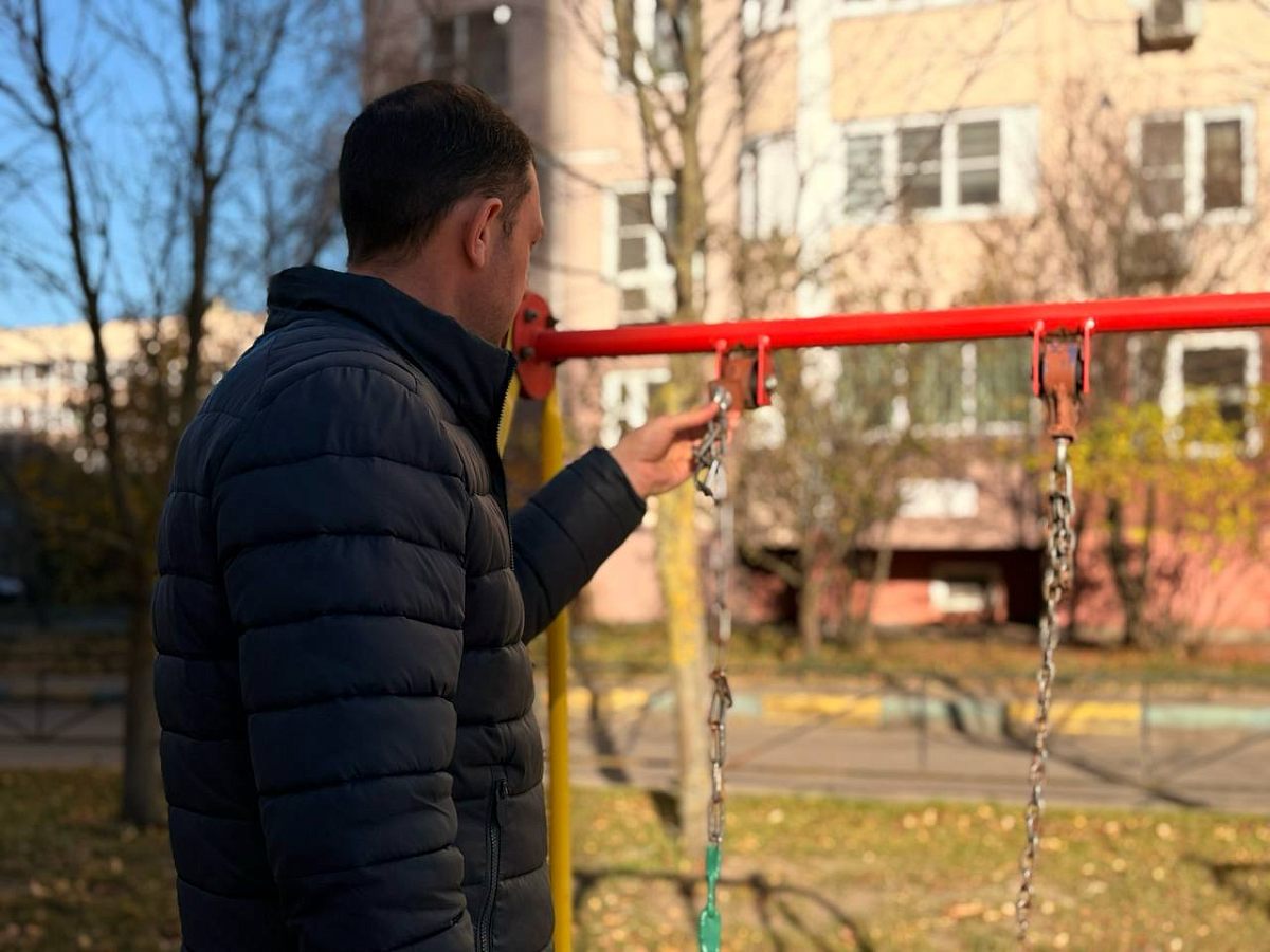 29 октября заместители главы Краснознаменска Юлия Осипенко, Сергей Федоров и Дмитрий Мальцев провели обход городских территорий по обращениям жителей. 