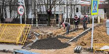 По адресу ул. Октябрьская 5, идёт обустройство тротуарной зоны