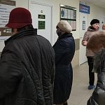 Почему в нарушение требований самоизоляции людей (в том числе и пожилых) заставили выйти идти в поликлинику и закрывать больничные