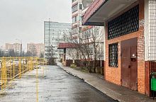 Что с тротуарными дорожками возле дома Октябрьская 5?