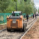 Рядом с детским садом «Золотая рыбка» идут работы по обновлению тротуара