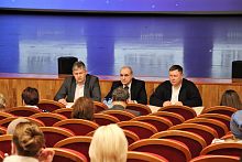 28 февраля в Доме офицеров состоялась встреча Главы города Владимира Пирогова с жителями в формате «выездной администрации».