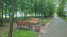 На улице Победы заменили лавочки и урны