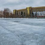 Каток за ЦРТДЮ уже активно заливается