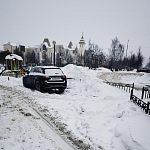 На ул. Победы 6 машины застревают