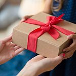 Какие подарки дарите своим защитникам на 23 февраля? 