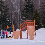 Деревянная горка на новом озере простаивает 