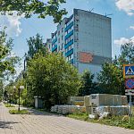 По адресу Комсомольский бульвар 4, начались работы по утеплению фасада дома