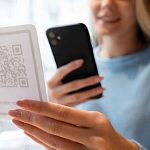 Оплата по QR-коду станет проще: с сентября в российских магазинах появится единый код для всех банков