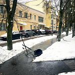 За администрацией упал фонарь