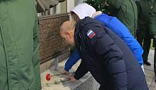 9 декабря в честь Дня Героев Отечества начались торжественные возложения к мемориальным доскам героев, погибших при защите Родины