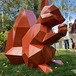 В честь 45-летия Краснознаменска в парке «Беличий» состоялось торжественное открытие арт-объекта — скульптуры «Белочка» 