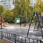 Монтаж новой детской площадки во дворе домов Краснознамённая 25, 27