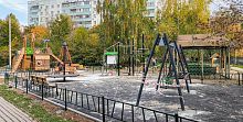 Монтаж новой детской площадки во дворе домов Краснознамённая 25, 27
