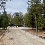 В сквере Титова работы активно продвигаются, подготавливаются дорожки под будущее асфальтовое покрытие