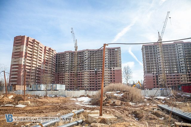Меееедленно, но строится монолит на Связистов