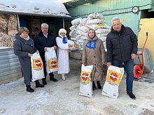 Депутаты Единой России приняли участие в акции «Доброе дело» и передали Краснознаменскому приюту для собак 50 мешков сухого корма