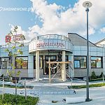 Здания на городском озере