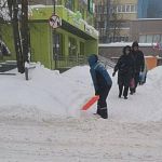 На расчистке дорог и тротуаров от снега задействованы силы и техника МБУ КХБ