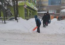 На расчистке дорог и тротуаров от снега задействованы силы и техника МБУ КХБ