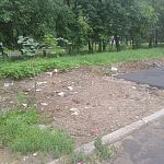 В связи с чем уменьшают размер площадки для мусорных баков на ул. Победы д. 7.