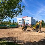 В Городском парке продолжаются работы по подготовке площадки для будущего катка