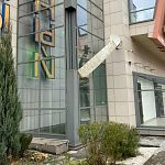 Отклеилось 