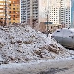 Сугробы на парковочных местах