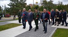 Возложение цветов в честь дня солидарности в борьбе с терроризмом