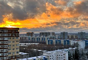 Закат над снежным городом