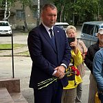 19 июня на фасаде здания Молодёжного центра была открыта мемориальная доска в память об основателе театра «Круг-2» Евгении Ступаковой