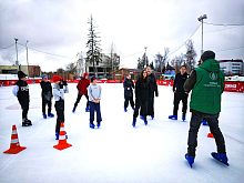 В преддверии Международного женского дня провели праздничную викторину на коньках