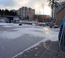 Продолжаются работы по обустройству катка и прокатного павильона