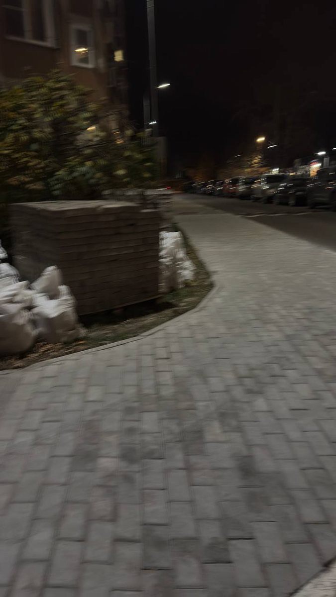 Отчитались о проделанной работе, а за углом нетронутая дорожка, которая нуждается в замене