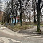 Забор на пешеходном переходе около Гимназии №2