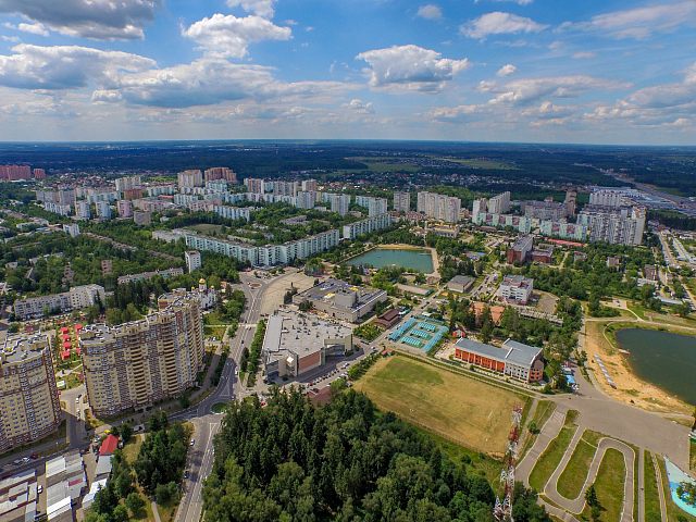 Немного летнего города с высоты птичьего полёта