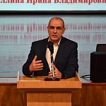 Глава города провел в Доме офицеров первую отчетную встречу и ответил на вопросы военнослужащих