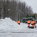 Подготовка Сквера Победы к завтрашнему митингу посвящённому 80-летию полного освобождения Ленинграда от блокады