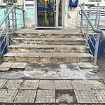 Почта России и здание библиотеки явно нуждаются в реконструкции