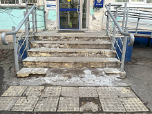 Почта России и здание библиотеки явно нуждаются в реконструкции