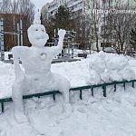 Вот такой дружелюбный снеговичок на проспект Мира 14, желает всем хорошего дня