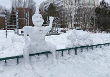 Вот такой дружелюбный снеговичок на проспект Мира 14, желает всем хорошего дня