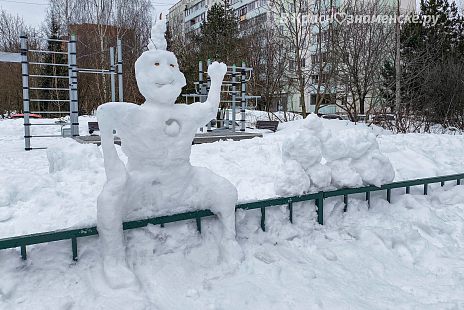 Вот такой дружелюбный снеговичок на проспект Мира 14, желает всем хорошего дня