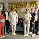 Владимир Пирогов и партактив Единой России поздравили медицинский персонал госпиталя с Международным женским днём