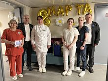 Владимир Пирогов и партактив Единой России поздравили медицинский персонал госпиталя с Международным женским днём