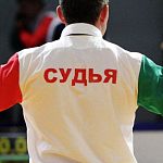 Когда судья является сотрудником одной из команд. Какой итог был бы справедливым?