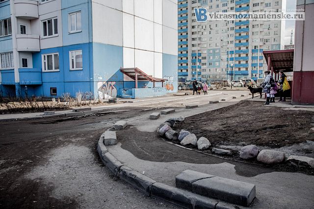 Суровые бордюры на Связистов
