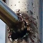 Турники у озера в аварийном состоянии